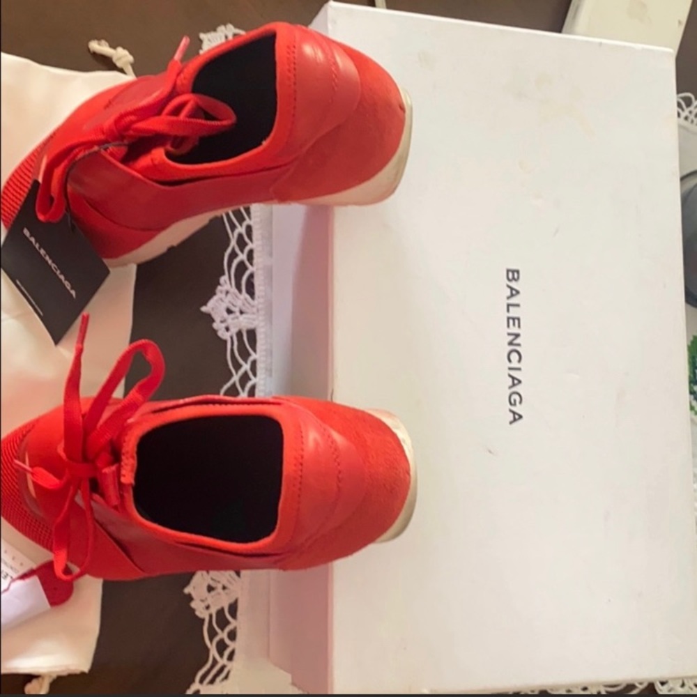 Red shoes - Picture 2 of 4